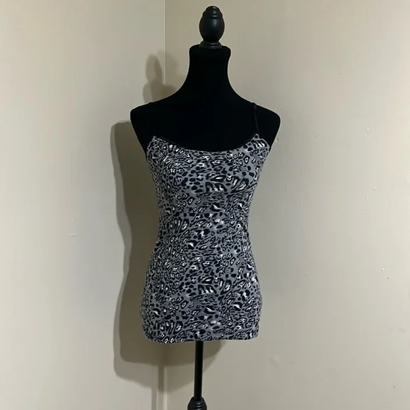 ⭐️Active Basic Women’s Tee Gray/Black Size M⭐️ - Picture 7 of 8